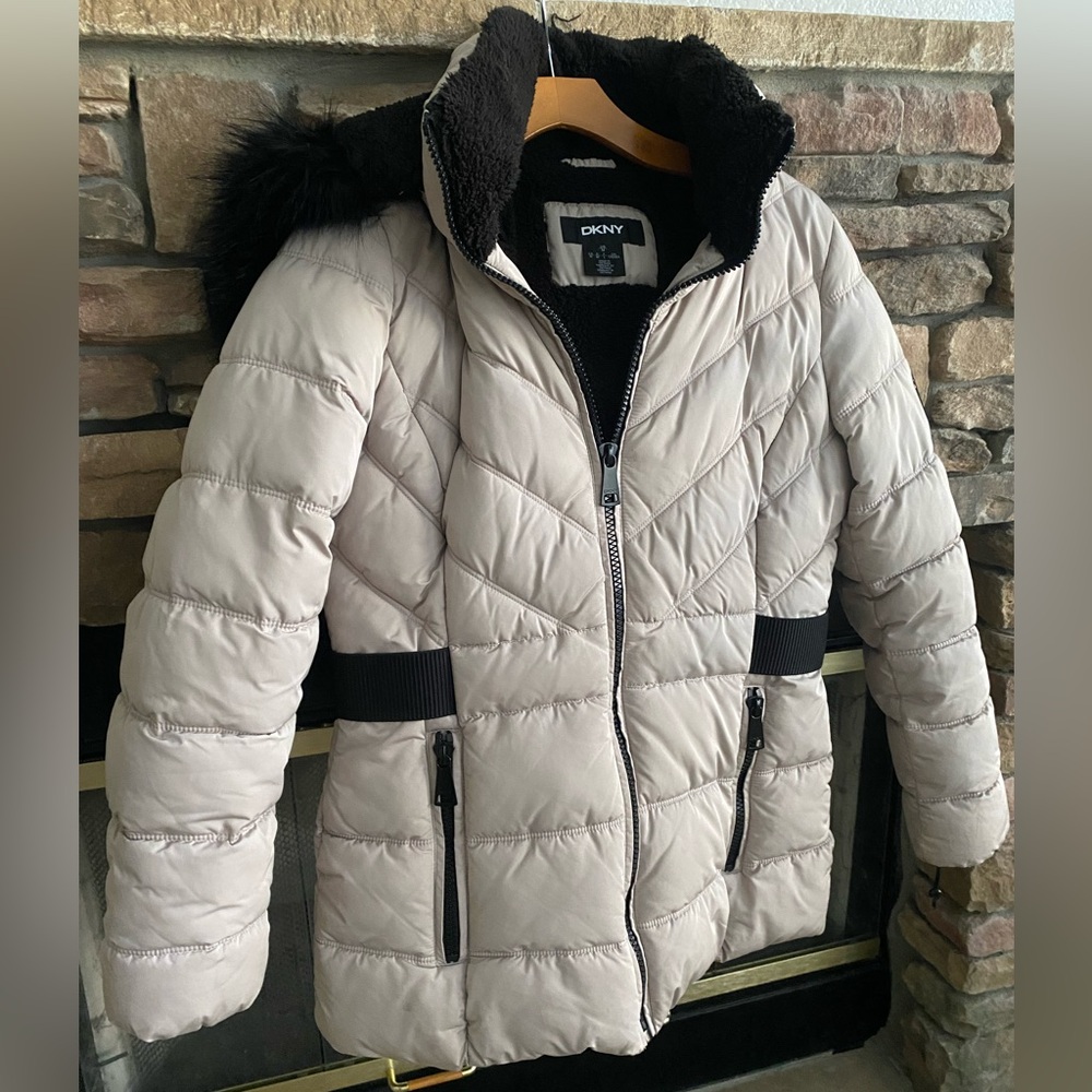 DKNY Faux-Fur Trim Hooded Puffer Coat - Picture 4 of 10